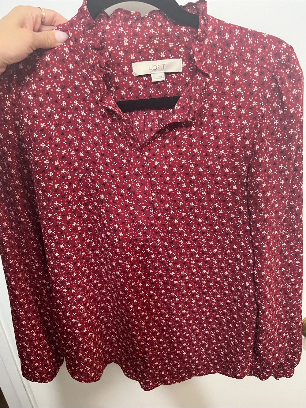 LOFT xs red Floral Button-Front Blouse